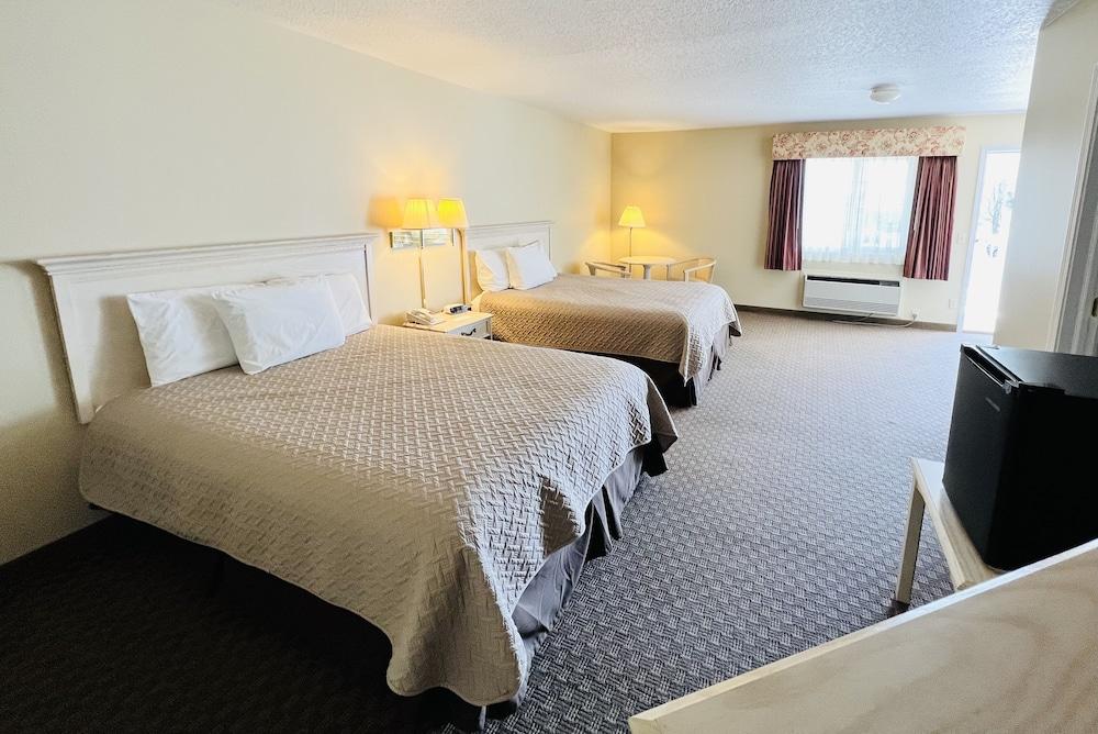 Court Plaza Inn & Suites Of Mackinaw Mackinaw City Exterior photo