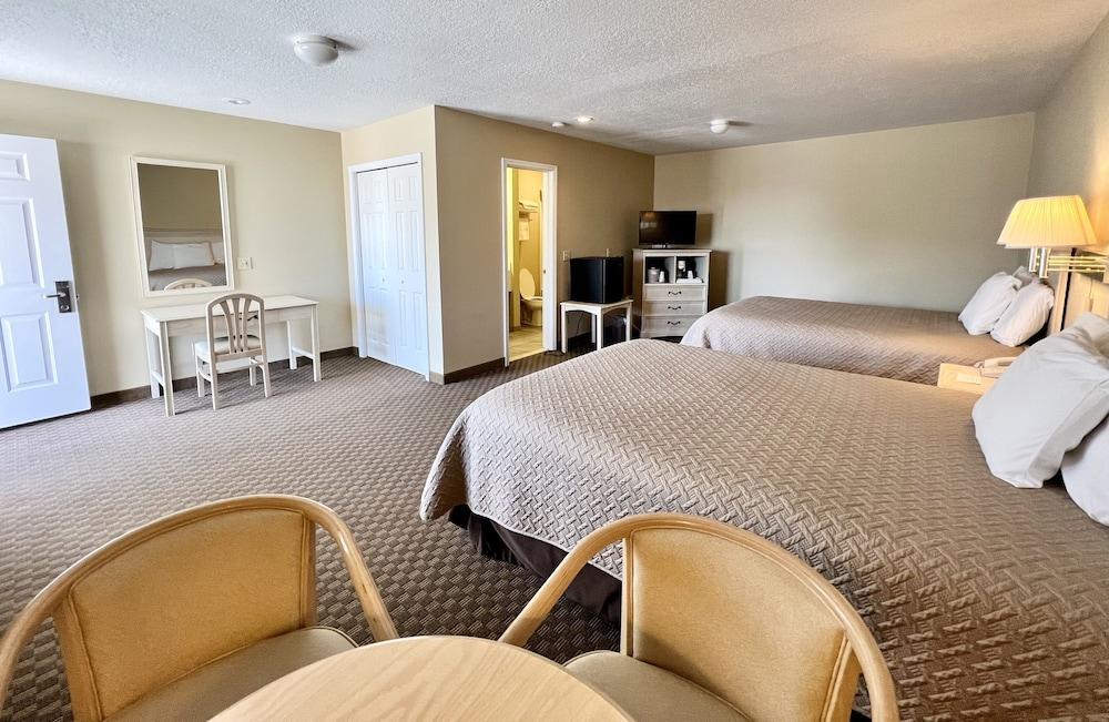 Court Plaza Inn & Suites Of Mackinaw Mackinaw City Exterior photo
